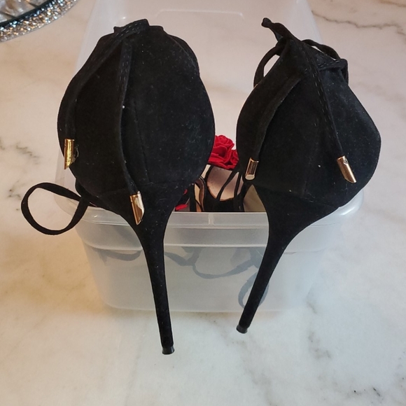 Heels - Picture 3 of 5